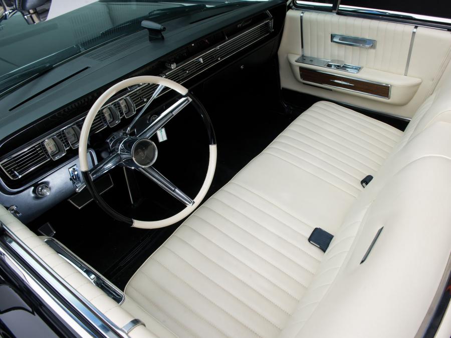  Lincoln Continental Convertible 1965 года  (фото 19 из 22)